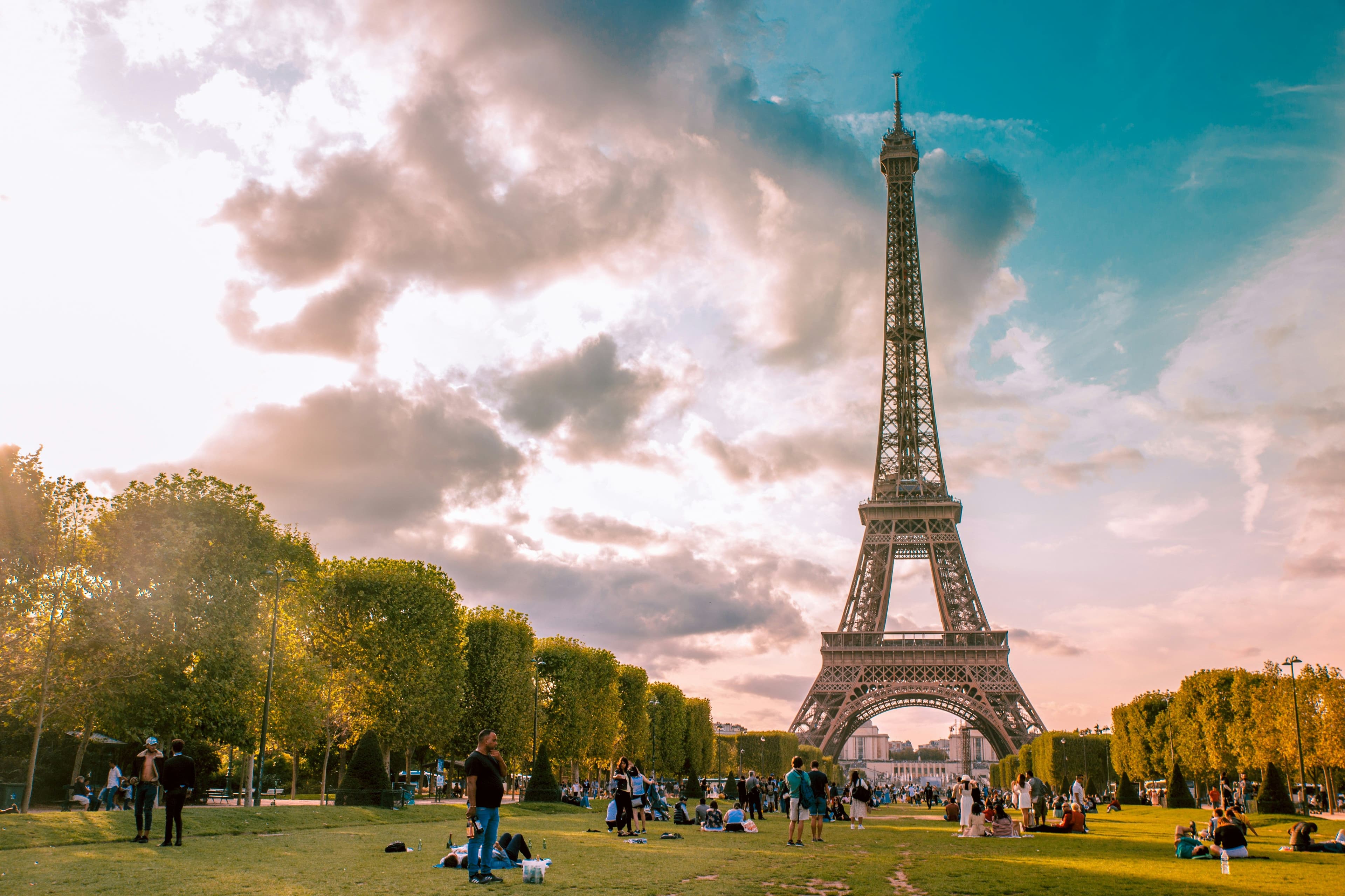 Best Paris Walking Routes for First-Time Visitors: A Local's Guide