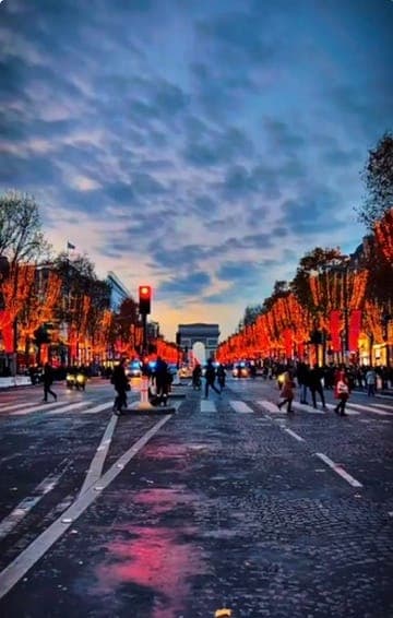 champs-elysees-christmas-lights-2025