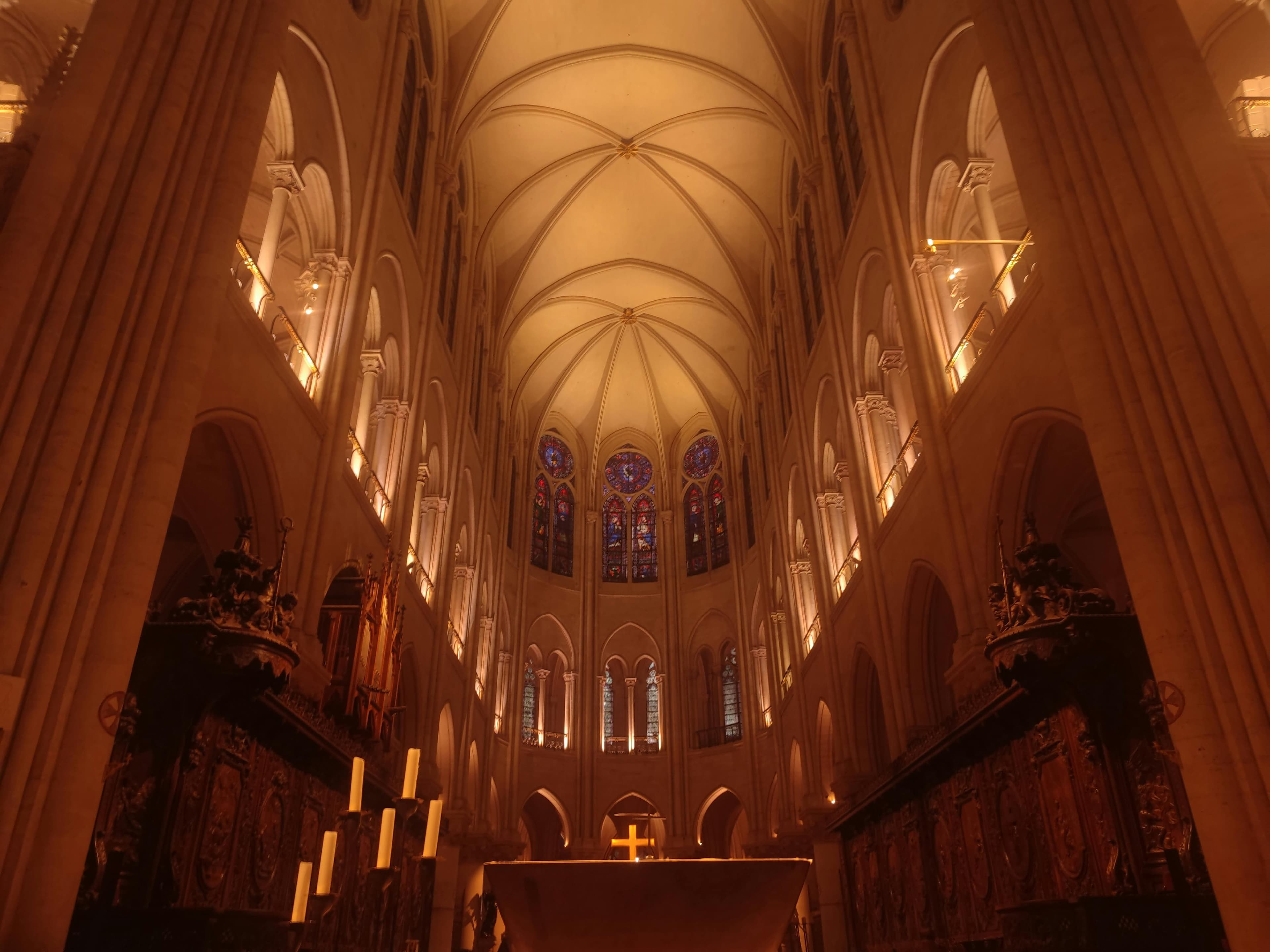 NOTRE DAME PARIS INSIDE