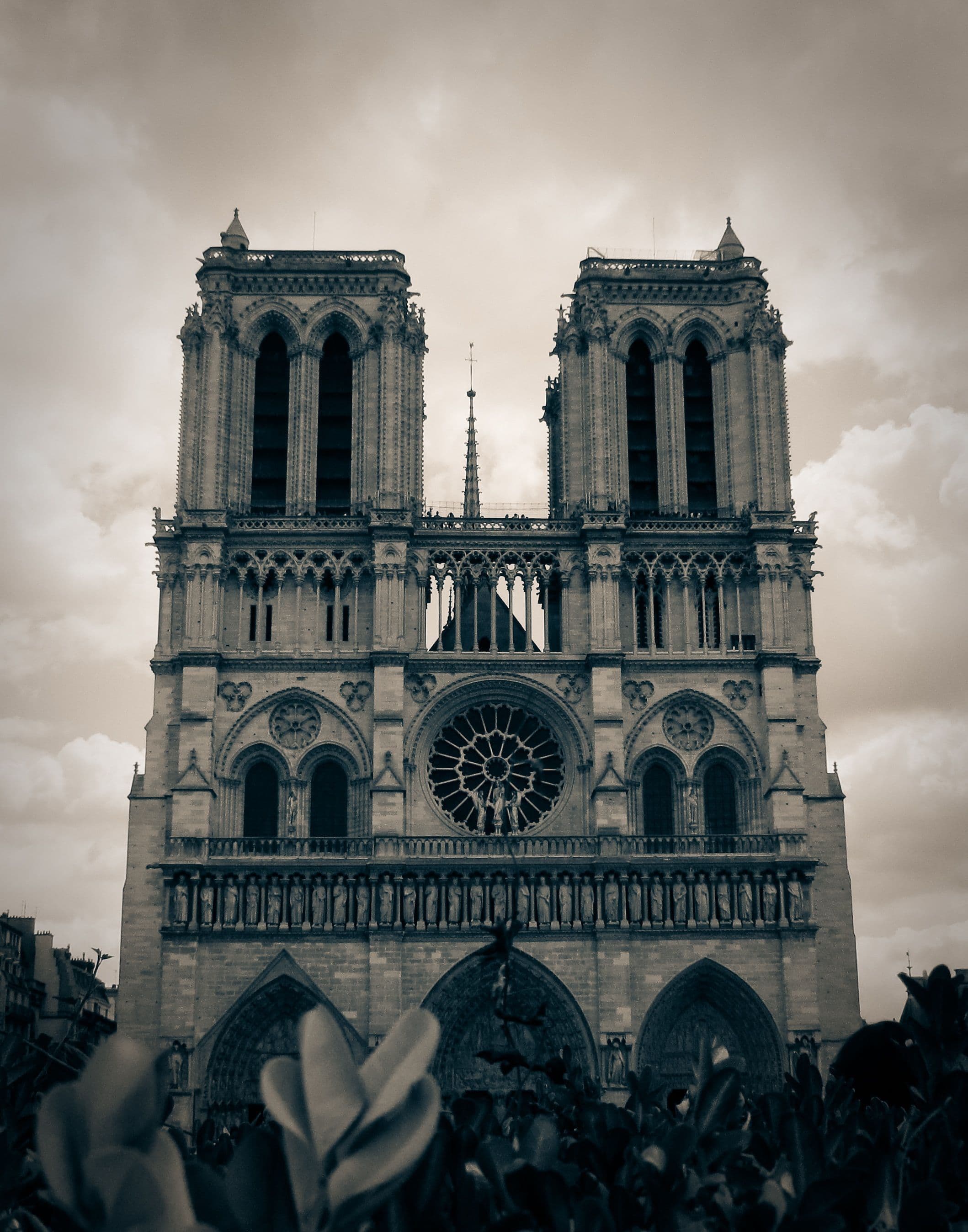 Sainte-Chapelle vs Notre Dame: Which Should You Visit First? (2026 Guide)